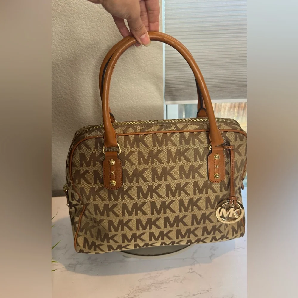 Michael Kors MK Signature Logo Canvas Satchel‎ Shoulder Bag Tan / Brown Monogram - Picture 2 of 9